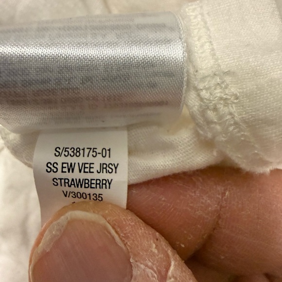 Old Navy Everywear 100% Cotton Jersey knit Tee Shirt L Strawberry Print Cream - Picture 5 of 8